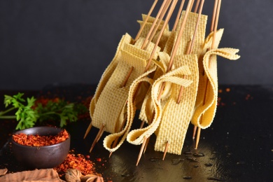 一把竹签串串香玉树干豆腐