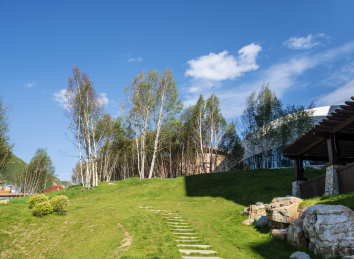 蓝天下河北张家口崇礼住宅风景
