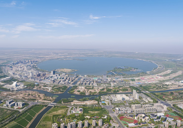 上海浦东发展航运物流贸易投资仓储临港新城滴水湖航拍全景