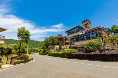 句容市宝华镇大山地花园别墅区风景