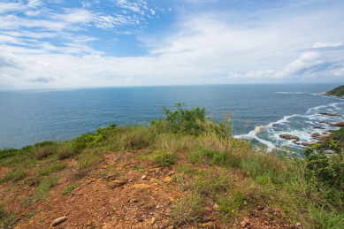 中国深圳大鹏西涌海岸线的风景
