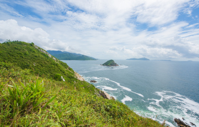 中国深圳大鹏西涌海岸线的风景