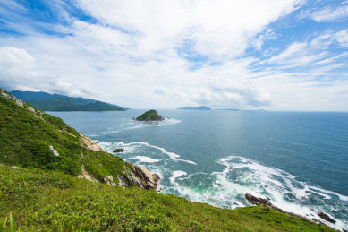 中国深圳大鹏西涌海岸线的风景