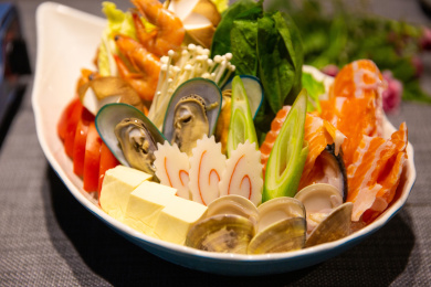 碟子里准备烹饪的美味食材