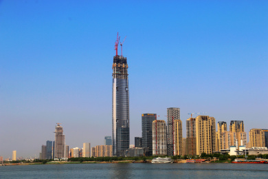 湖北省武汉市长江边的高楼大厦