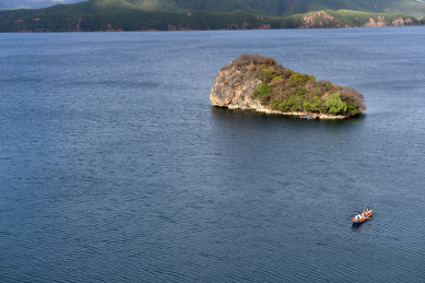 中国云南自然风光湖水泸沽湖