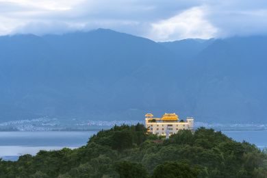 中国云南省大理南诏风情岛夜景风光远景图