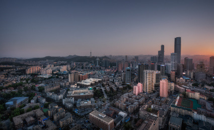 中国大连中山区CBD的黄昏
