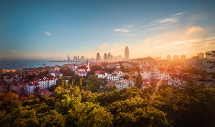 中国青岛老城区夏日的黄昏
