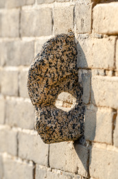 胶东半岛农村老房子的拴马石