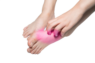 一个人脚部红肿痒痒正在挠痒痒疑似得了脚气香港脚灰指甲棚拍白色背景