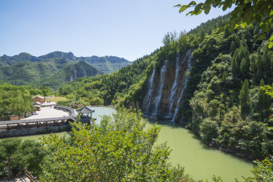 中国山东青州黄花溪风景区山水瀑布风光