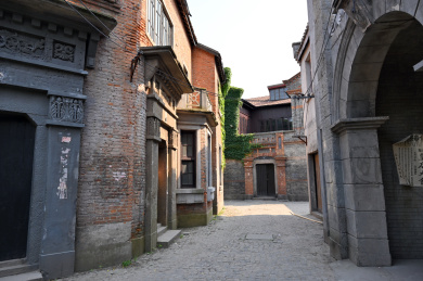 abandoned town ruins in the middle of nowhere