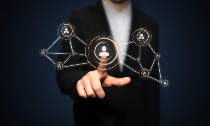 一个老板经理HR面试官触摸进行人才招聘面试选择