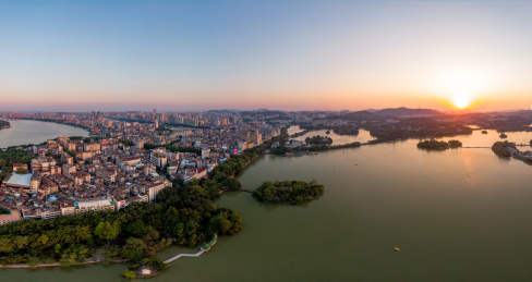 广东省惠州市惠州西湖景区日落黄昏全景