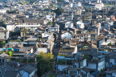 中国云南省大理市双廊古镇白族特色建筑航拍图