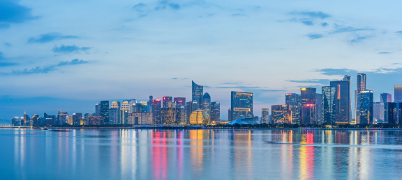 中国浙江杭州钱塘江风光钱江新城全景图