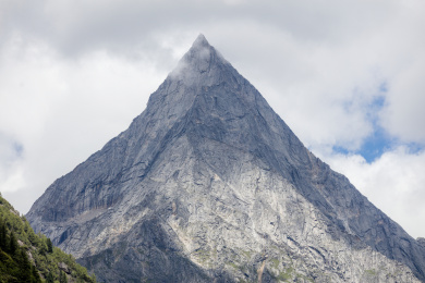 中国四川西部四姑娘山婆缪峰