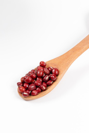 白色背景上红小豆