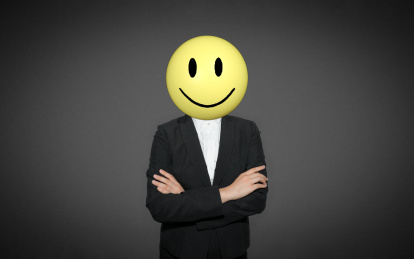 一个微笑的超现实主义风格的商务精英面试官开心emoji风格笑脸的注视着盯着看着镜头