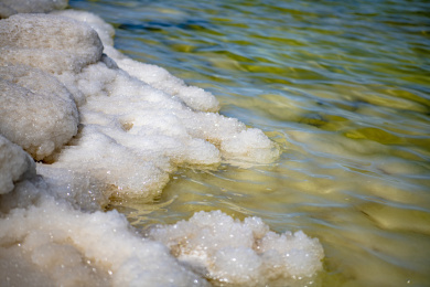 「察尔汗盐湖图片盐花」✅ 察尔汗盐湖在哪个城市