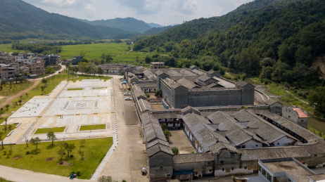 中国广东省韶关市始兴县满堂围客家特色围楼航拍图
