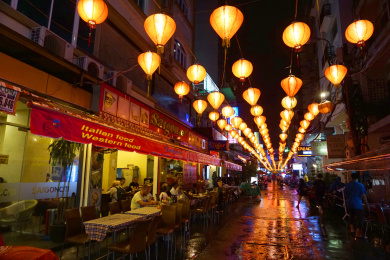 越南胡志明市的范五老街夜景