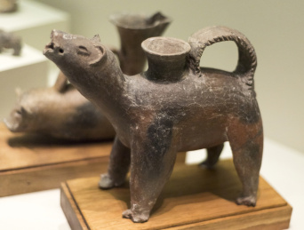 中国北京博物院古董文物狗形陶鬶