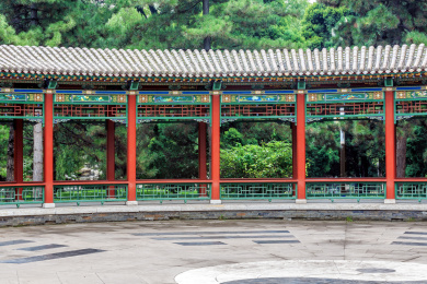 中国山西省太原市晋祠公园弧形廊亭