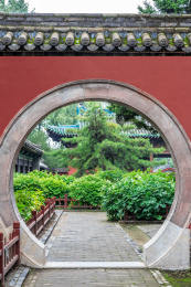 中国山西省太原市晋祠十方奉圣禅寺园林门