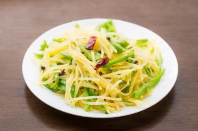 传统四川麻辣风味美食青椒炒土豆丝