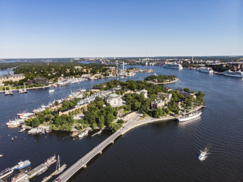 航拍视角下的瑞典斯德哥尔摩船岛风光