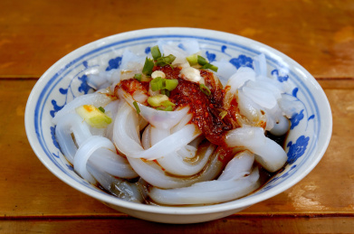 一碗鲜辣可口的川西凉粉小吃