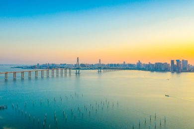 黄昏时分的广东湛江海湾风光