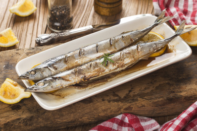 一盘新鲜的秋刀鱼