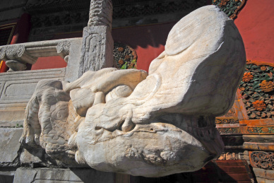 北京故宫博物院古代排水系统龙出水的龙头雕塑
