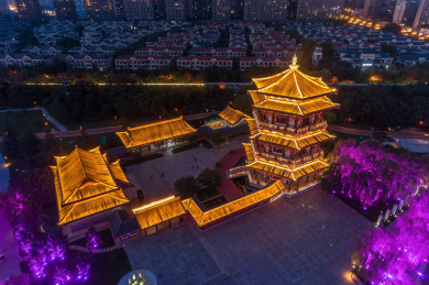 中国陕西省西安市大唐芙蓉园望春阁夜景航拍