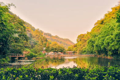 黄昏时分的中国重庆永川区桃花源景区景观