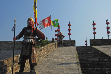 南京中华门明代城墙的古代卫兵雕塑