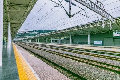 中国福建省福安市日光阴天下高铁火车站月台建筑环境景观