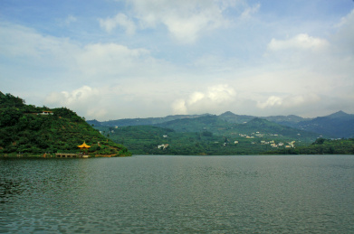 四川成都宝狮湖湖心亭及山水风光