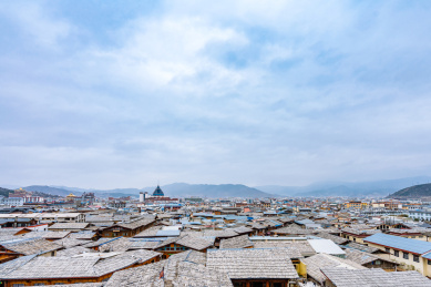 中国云南省香格里拉独克宗古城高视角风光