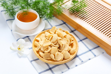 休闲零食小吃酥脆可口的小米煎饼