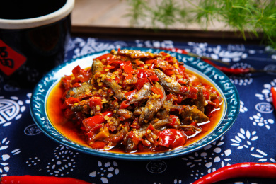 香辣可口的剁椒小米辣火焙鱼