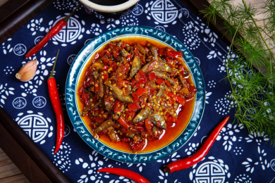 香辣可口的剁椒小米辣火焙鱼