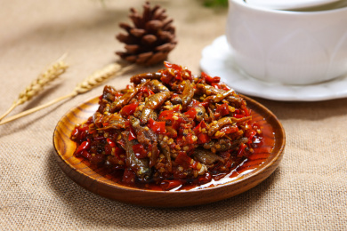 香辣可口的剁椒小米辣火焙鱼