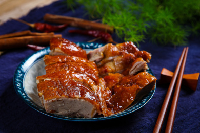 美味特色菜招牌脆皮烤鸭肉
