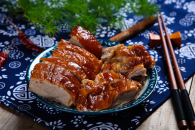 美味特色菜招牌脆皮烤鸭肉