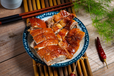 美味特色菜招牌脆皮烤鸭肉