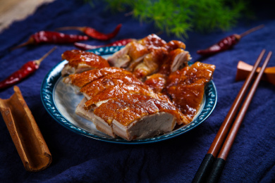 美味特色菜招牌脆皮烤鸭肉
